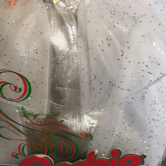 1992 VINTAGE HOLIDAY SPECIAL EDITION BARBIE IN SILVER DRESS - Picture 3 of 4
